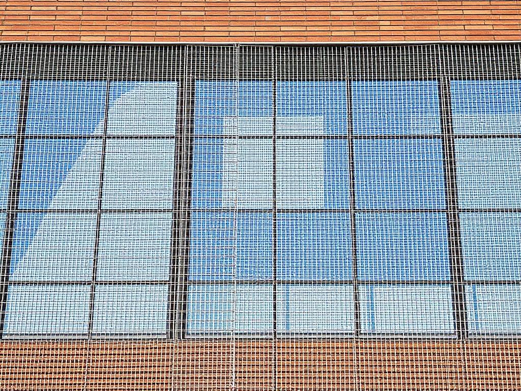 Фасадная сетка: незаметный помощник ремонта, безопасности и дизайна зданий